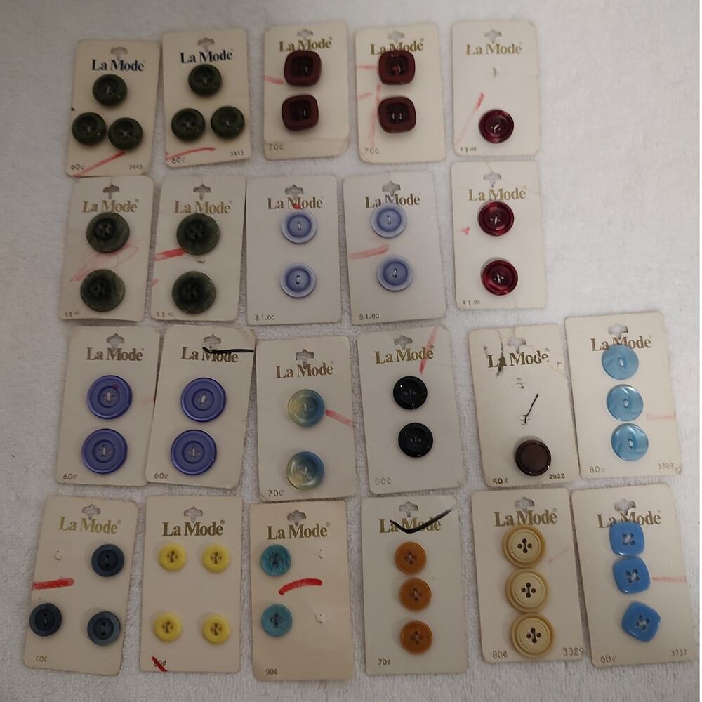 La Mode Vintage Buttons Lot\22 Cards Assorted Styles